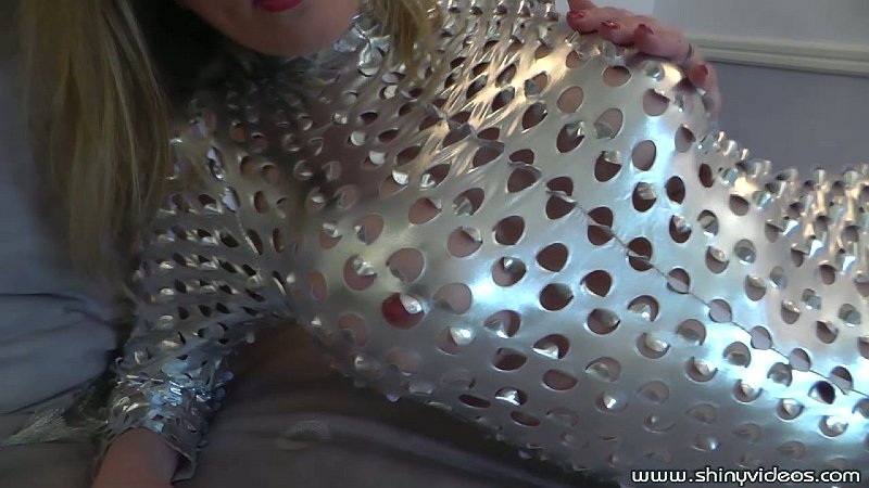 HollyKiss_ShinyToys_2_03.jpg