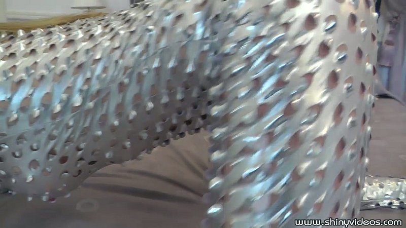 HollyKiss_ShinyToys_2_06.jpg