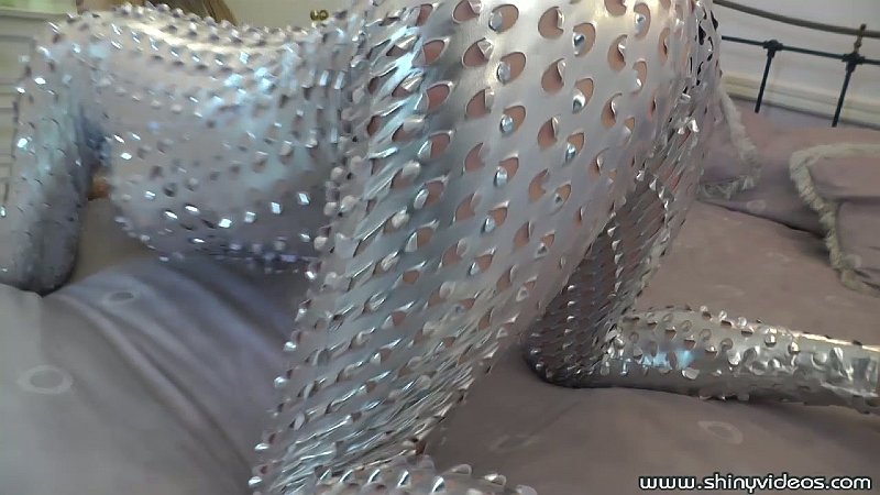 HollyKiss_ShinyToys_2_08.jpg