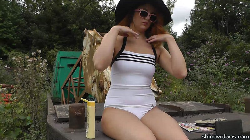 Kara_ClassyAdidas_09.jpg