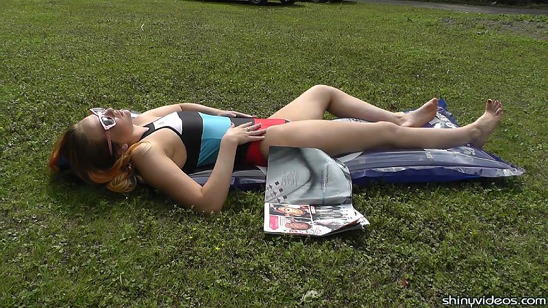 Kara_Adidas_Sunbathing_04.jpg