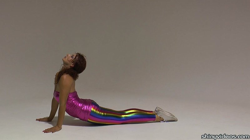 Yvette_ShinyStretch_nn_14.jpg